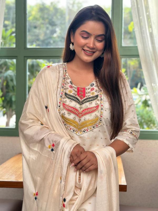 VP 9724 W Embroidered Chanderi Silk Kurta Set with Embroidered Dupatta